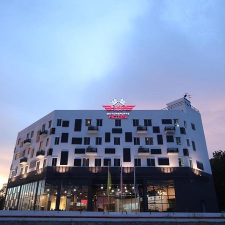 Hype Motorsport Hotel Нілай Екстер'єр фото