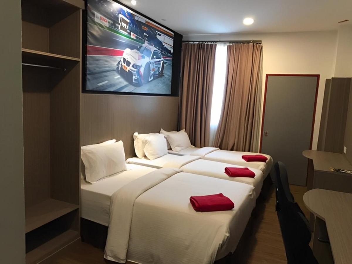 Hype Motorsport Hotel Нілай Екстер'єр фото