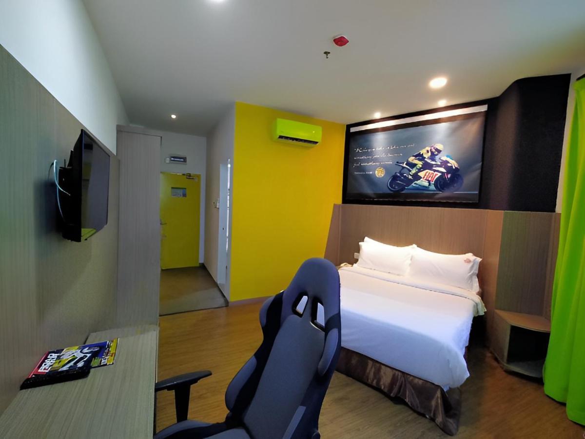 Hype Motorsport Hotel Нілай Екстер'єр фото