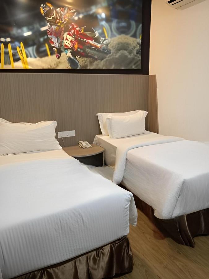 Hype Motorsport Hotel Нілай Екстер'єр фото