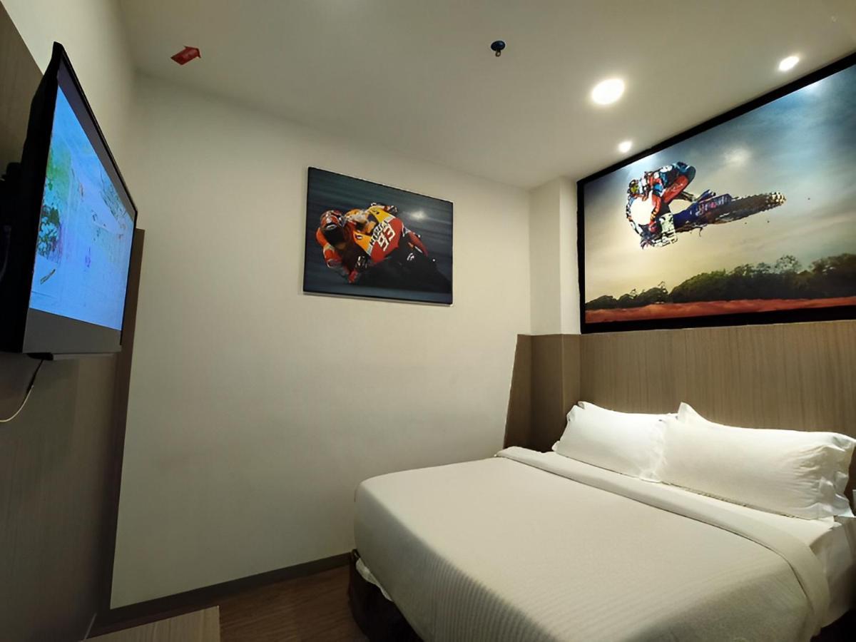 Hype Motorsport Hotel Нілай Екстер'єр фото