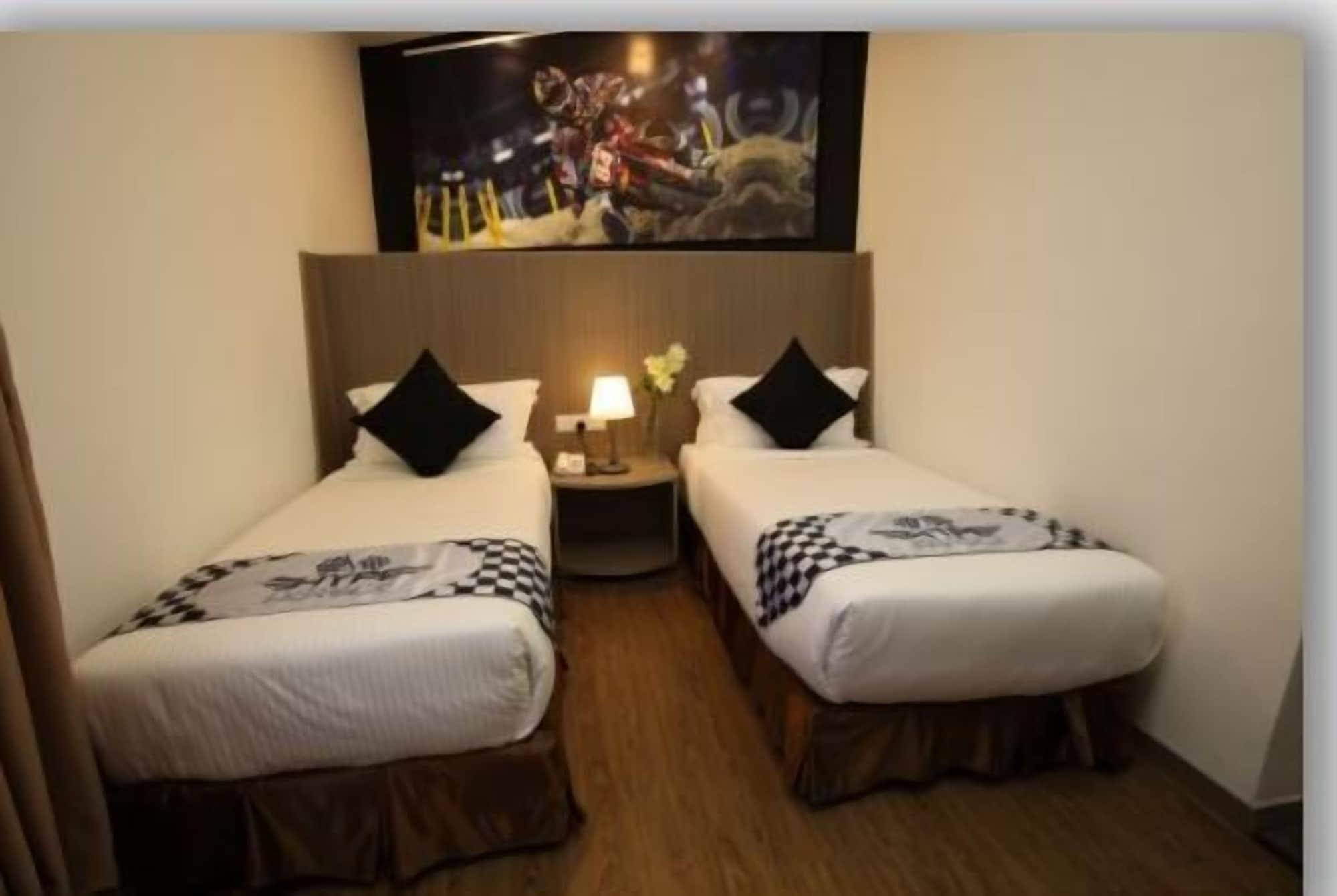 Hype Motorsport Hotel Нілай Екстер'єр фото