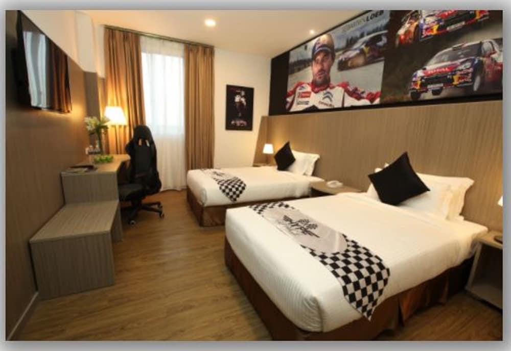 Hype Motorsport Hotel Нілай Екстер'єр фото
