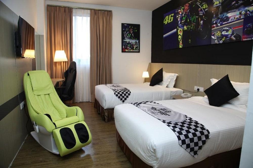 Hype Motorsport Hotel Нілай Екстер'єр фото