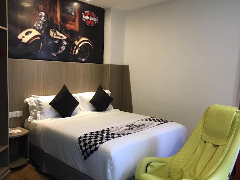 Hype Motorsport Hotel Нілай Екстер'єр фото