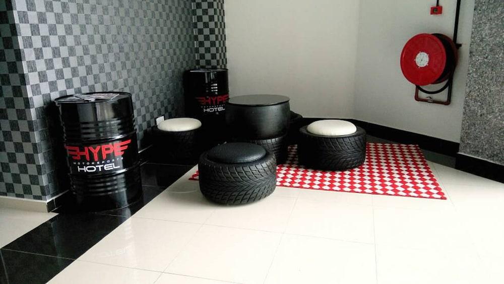 Hype Motorsport Hotel Нілай Екстер'єр фото
