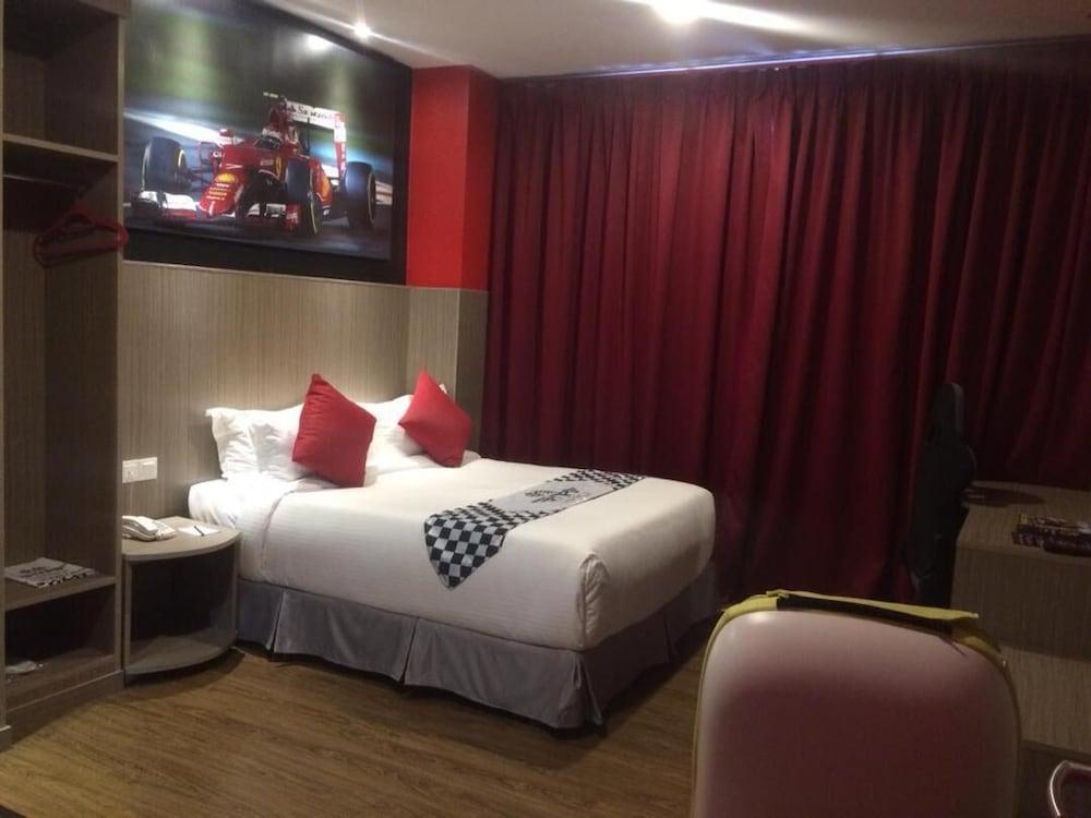 Hype Motorsport Hotel Нілай Екстер'єр фото