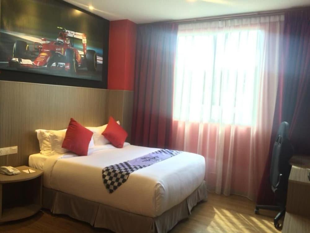 Hype Motorsport Hotel Нілай Екстер'єр фото