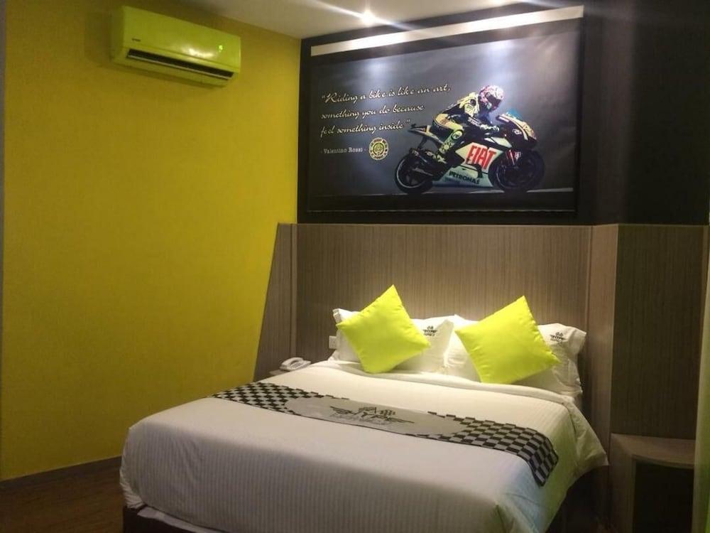 Hype Motorsport Hotel Нілай Екстер'єр фото