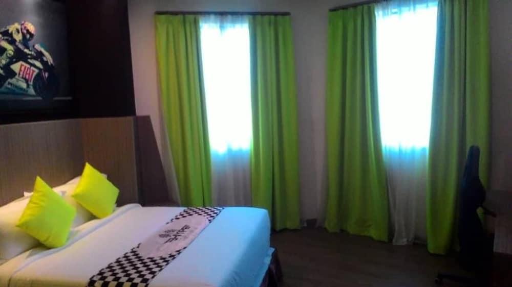 Hype Motorsport Hotel Нілай Екстер'єр фото