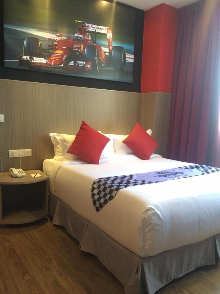 Hype Motorsport Hotel Нілай Екстер'єр фото