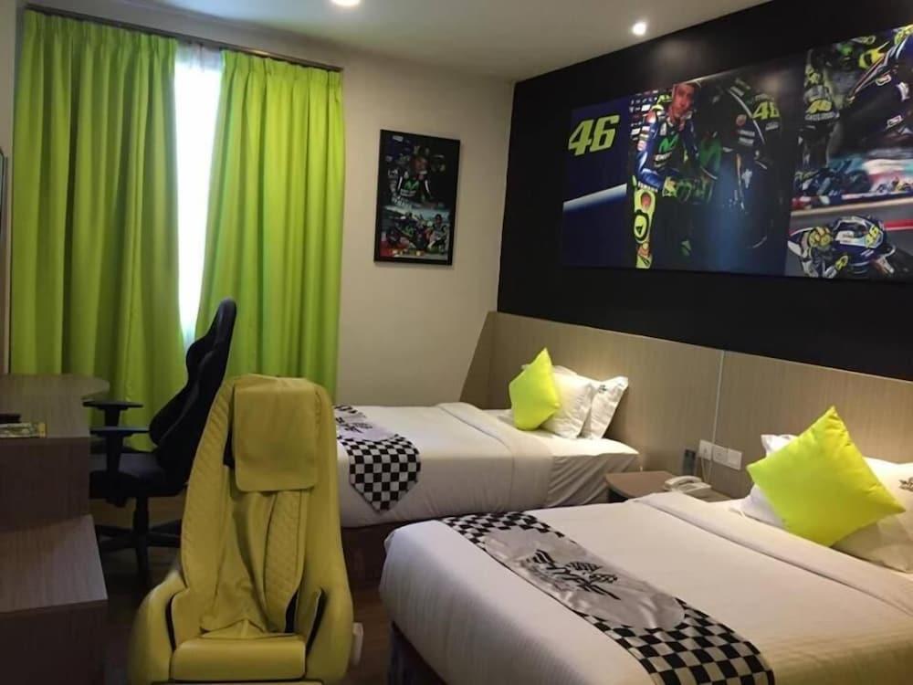Hype Motorsport Hotel Нілай Екстер'єр фото